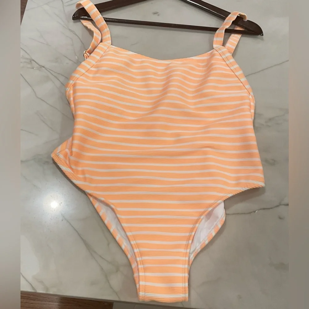 Xhiliration One Piece Swim Suit Peach and white SZ L